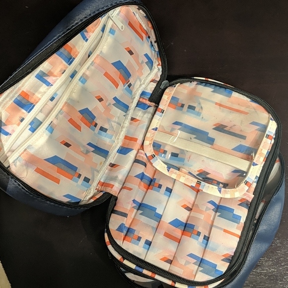 Travel makeup bag - Picture 3 of 4